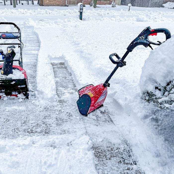 Fhma24 Toro Corded Power Shovel Sheri Kaz 01 Pkedit